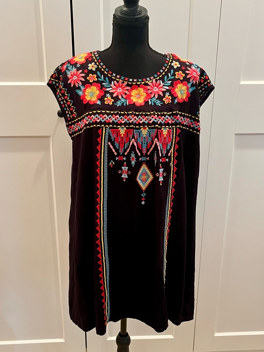 Savanna Jane Black Dress with Vividly Colored Floral Embroidery Boho Festival M